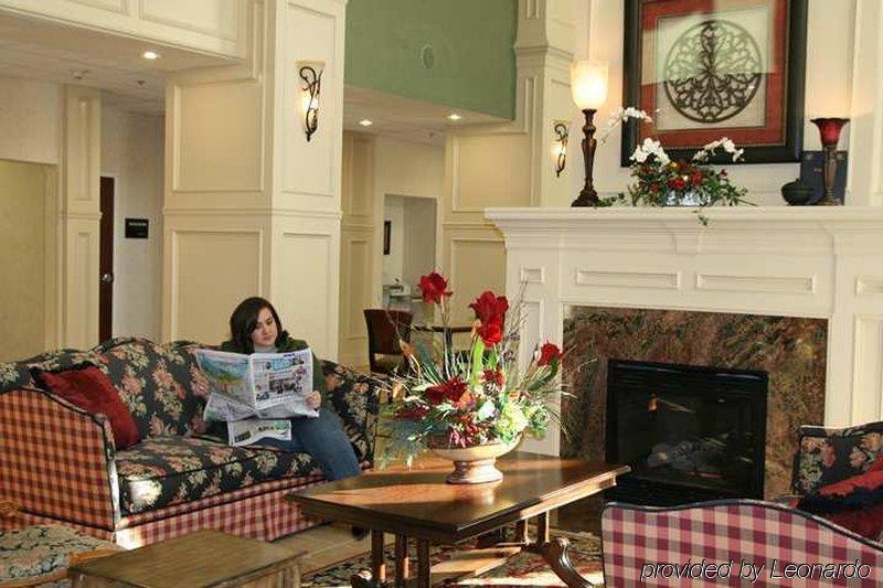 Hampton Inn & Suites Texarkana Interior photo